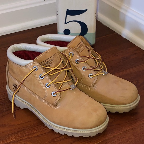 Women’s Wheat Timberland boots with white sole - Picture 2 of 5